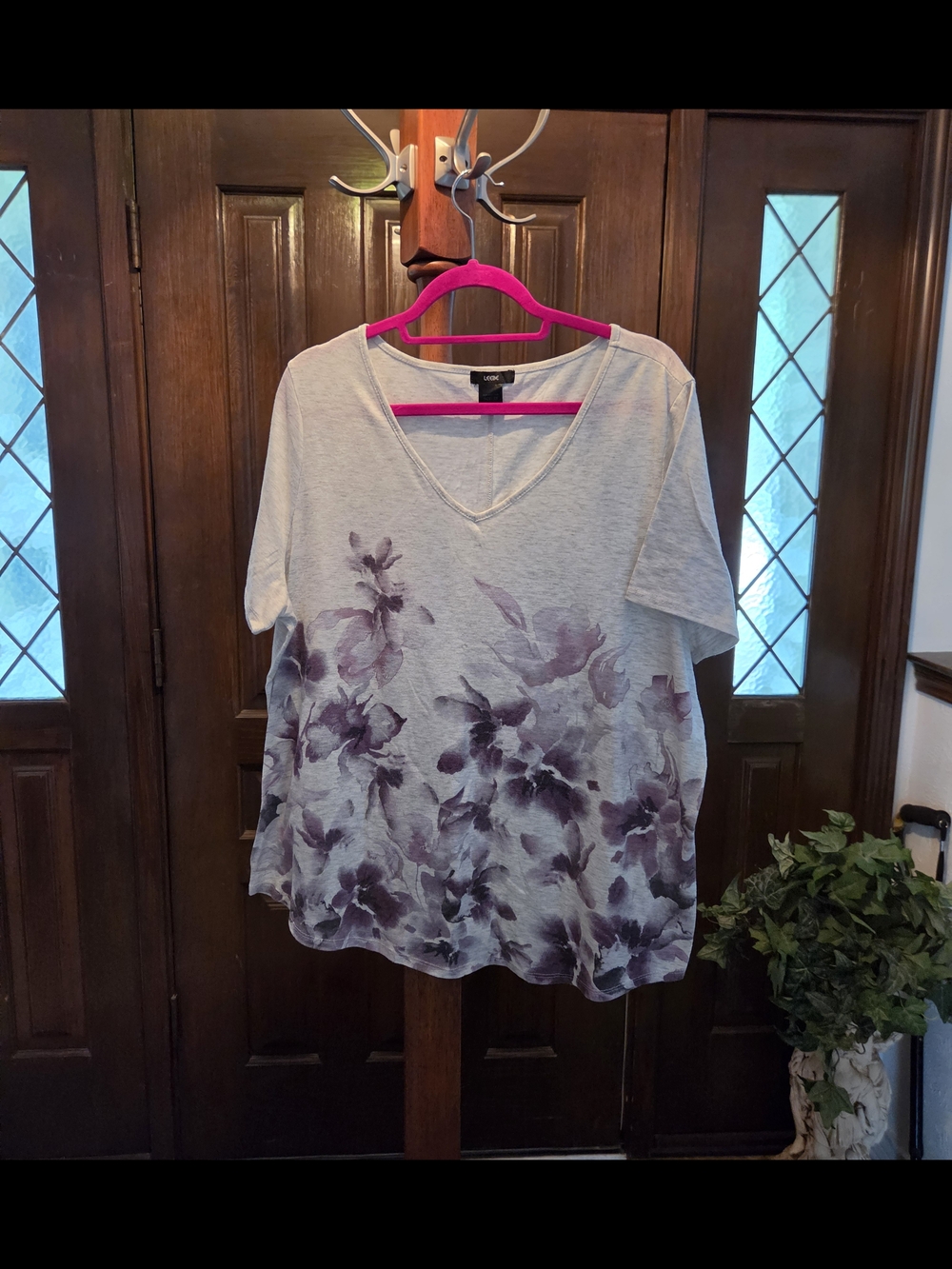 Leebe Plus V-Neck Tee in Light Gray with Purple Floral Print
